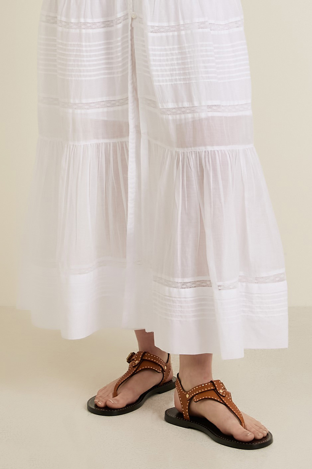 תמונת כל הלוק של סנדלי אצבע